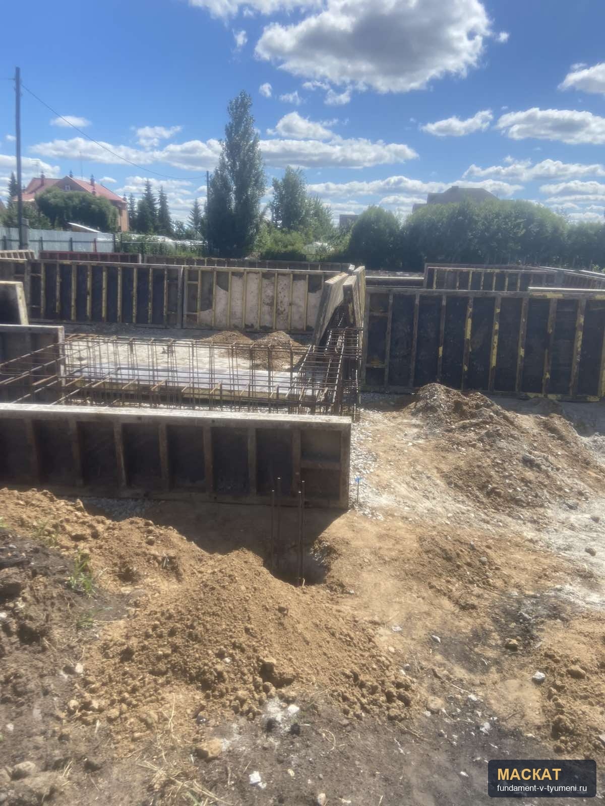 Бетонная лента по периметру