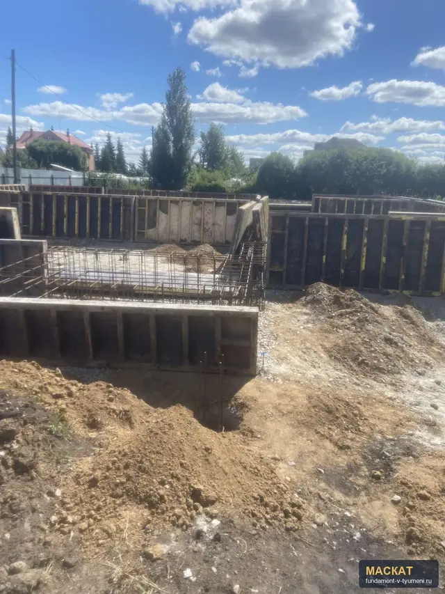 Бетонная лента по периметру