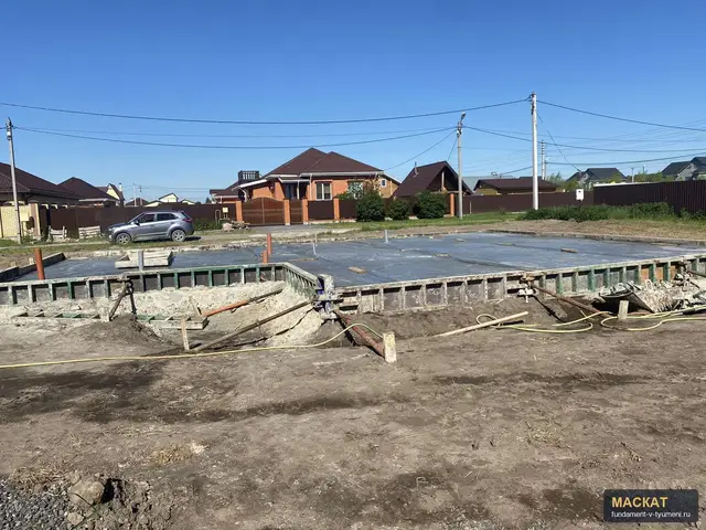 Уход за бетоном после заливки плиты