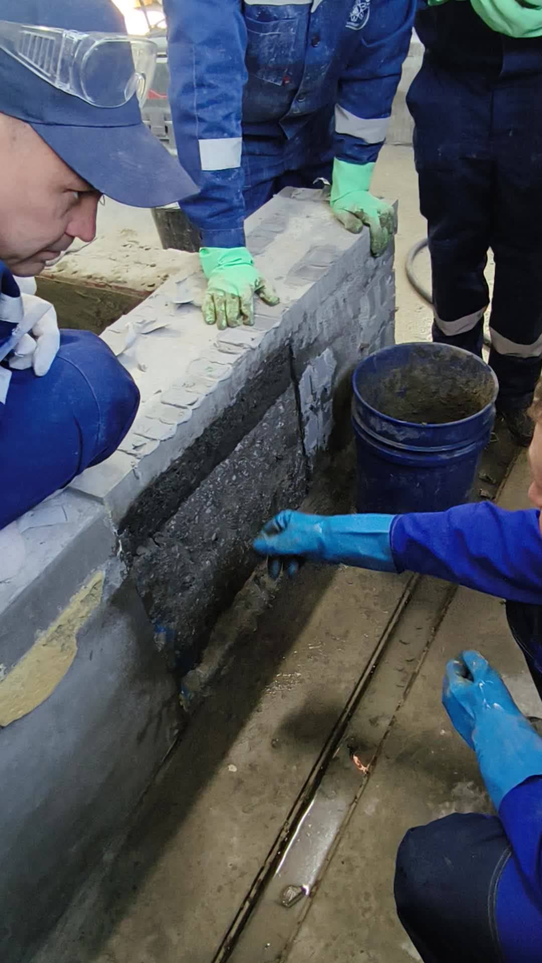 Практическое нанесение состава на стенд во время обучения